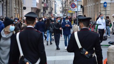 صورة إيطاليا تنشر 70 ألف شرطي لمراقبة قيود كورونا في “عيد الميلاد”