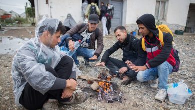 صورة تقرير: ارتفاع معدل الأزمات النفسية بين اللاجئين في الجزر اليونانية