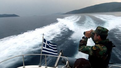 صورة خفر السواحل اليوناني يبحث عن مفقودين قبالة جزيرة “ليسبوس”