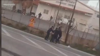 صورة (فيديو) الاعتداء على لاجئين.. الادعاء اليوناني يحاكم عناصر من الشرطة