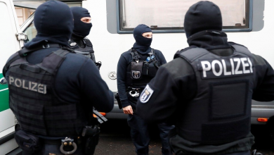 صورة بتهمة التخطيط  لعمل إرهابي.. اعتقال 3 أشقاء سوريين في ألمانيا والدنمارك