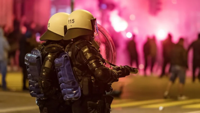صورة الشرطةالسويسرية تستخدم الرصاص المطاطي لتفريق محتجين ضد القيود