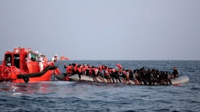 صورة تحمل 180 مهاجرا.. رسو عدة قوارب على سواحل “لامبيدوزا” الإيطالية