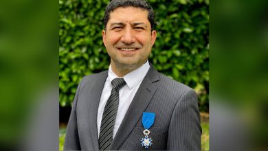 صورة فرنسا تمنح طبيباً سورياً وسام الاستحقاق برتبة فارس