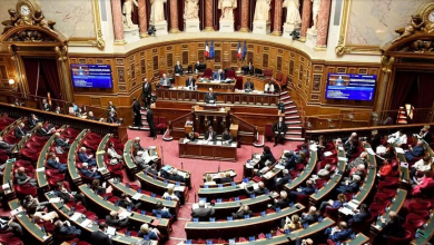 صورة الشيوخ الفرنسي يقر قانون إلزامية الشهادة الصحية