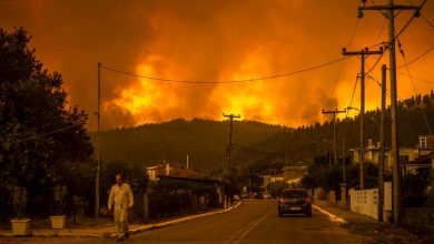 صورة الحرائق مستمرة في اليونان.. اعتقال 10 أشخاص بتهمة إضرام النار في الغابات