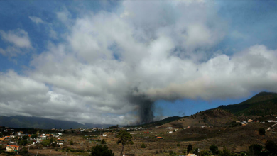 صورة “فيديو”.. ثوران بركان “كومبري فييخا” في إسبانيا