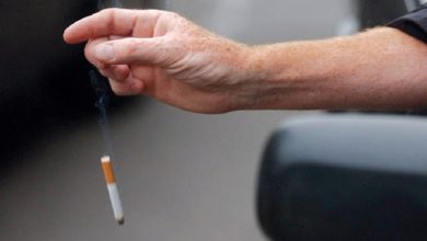 صورة السويد.. قانون جديد يجرم من يرمي أعقاب السجائر والعلكة في الشارع