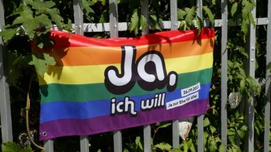 صورة قرابة 64% من السويسريين يصوتون لصالح زواج المثليين