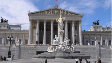 صورة البرلمان النمساوي يناقش اتهامات الفساد الموجهة لـ ” كورتز “