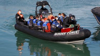 صورة السلطات الفرنسية تنقذ عشرات المهاجرين في بحر المانش