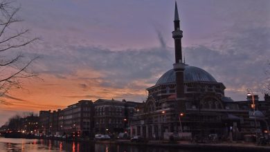 صورة صحيفة: بلديات هولندية تجري بحثا سريا حول المساجد والجمعيات الإسلامية