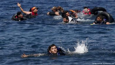 صورة وفاة 4 أطفال في غرق قارب مهاجرين قبالة سواحل اليونان
