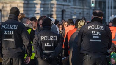 صورة بسبب احتجاجات كورونا.. الشرطة الألمانية تشكو ضغوطا نفسية