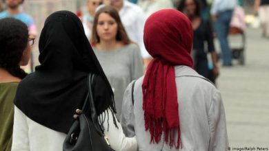 صورة الشيوخ الفرنسي يصوت لصالح قانون يمنع ارتداء الحجاب في المنافسات الرياضية