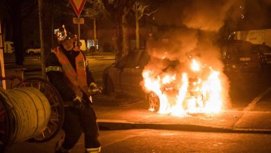 صورة الداخلية الفرنسية: احتراق 800 سيارة في أعمال شغب ليلة رأس السنة