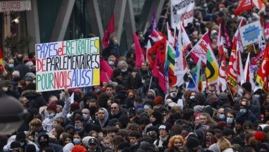 صورة مظاهرات حاشدة في فرنسا للمطالبة بزيادة الأجور