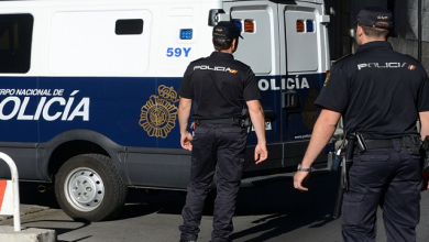 صورة بتهمة السطو المسلح.. الشرطة الإسبانية تعتقل مهاجرين جزائريَيْن