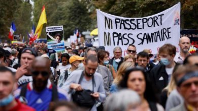صورة مظاهرات في فرنسا ضد شهادة التلقيح ورفضا لتصريحات ماكرون حول غير المطعمين