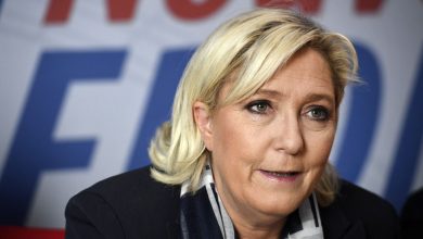 صورة لوبان تعلق حملتها الانتخابية للرئاسة الفرنسية