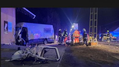 صورة عشرات الإصابات معظمها خطيرة في حادث سير لشاحنة تحمل مهاجرين جنوب المجر