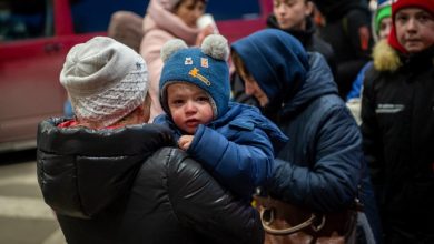 صورة ارتفاع عدد اللاجئين من أوكرانيا إلى دول الجوار لنحو 1.21 مليون شخص