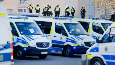 صورة الشرطة السويدية تعلن اعتقال عشرات الأشخاص في الاحتجاجات ضد حرق القرآن