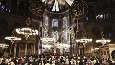 صورة للمرة الأولى منذ 88 عاما.. إقامة صلاة التراويح في مسجد “آيا صوفيا” بتركيا ” فيديو “