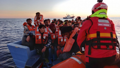 صورة وصول 383 مهاجرا إلى جزيرة إيطالية.. جميعهم مصابون بكورونا ومعظمهم من سوريا