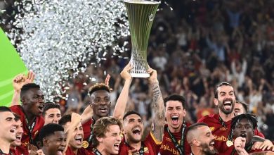 صورة روما يفوز بالنسخة الأولى من دوري المؤتمر الأوروبي