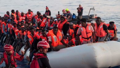 صورة وصول أكثر من ألف مهاجر إلى جزيرة لامبيدوزا الإيطالية