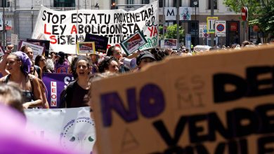 صورة مظاهرة حاشدة في إسبانيا للمطالبة بحظر الدعارة في البلاد