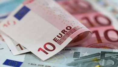 صورة اليورو ينخفض إلى ما دون 1.01 دولار