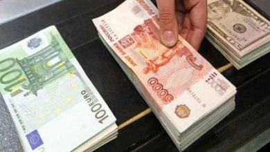 صورة الروبل الروسي يقفز أمام الدولار واليورو