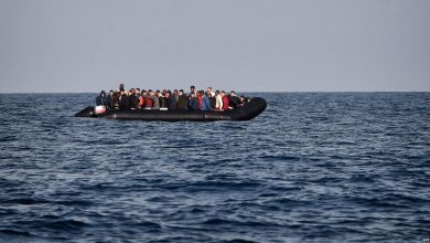 صورة انطلق من لبنان.. قارب يحمل 280 مهاجرا يعلق بين إيطاليا ومالطا