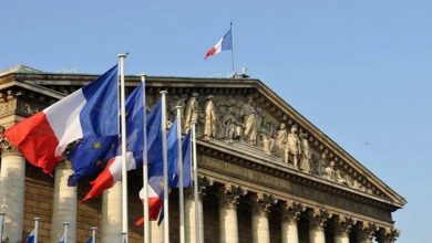 صورة محكمة فرنسية تحكم بالسجن على شخصين بتهمة تمويل “الإرهاب” في سوريا