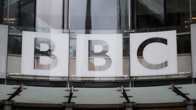 صورة “بي بي سي” البريطانية توقف البث الإذاعي بـ 10 لغات بينها العربية