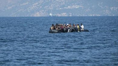 صورة بينهم أطفال.. العثور على عشرات المهاجرين في إحدى الجزر اليونانية