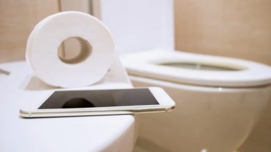 صورة دراسة: 64% من الهولنديين يستخدمون هواتفهم النقالة في المرحاض