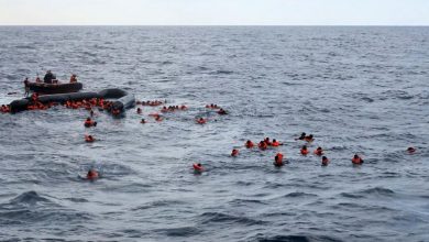 صورة ارتفاع ضحايا غرق قاربين للمهاجرين قبالة سواحل اليونان