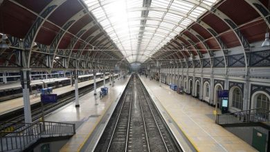 صورة نحو 115 ألف موظف في السكك الحديدية ببريطانيا ينفذون إضرابا واسعا