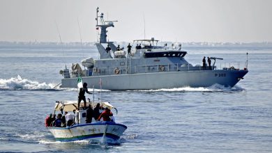 صورة انتشال جثث 8 مهاجرين قبالة سواحل تونس
