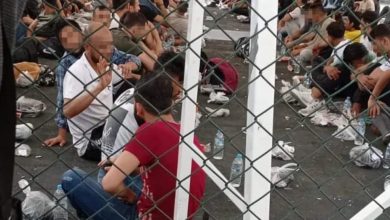 صورة “رايتس ووتش” تنقل شهادات عن لاجئين تعرضوا للعنف والطرد من قبل السلطات التركية