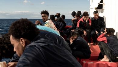صورة التوتر يتصاعد بين باريس و روما على خلفية استقبال سفينة للمهاجرين