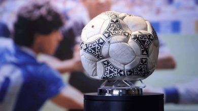 صورة بيع كرة هدف مارادونا الشهير بيده في مونديال 86 بمبلغ ضخم