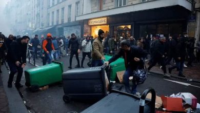 صورة أعمال شغب وصدامات بين الشرطة ومحتجين أكراد تنديدا بالهجوم العنصري في باريس
