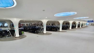 صورة الأول في العالم.. افتتاح موقف لركن الدراجات الهوائية تحت الماء في أمستردام