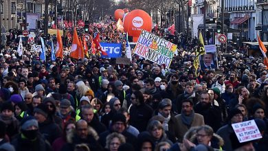 صورة استمرار الاحتجاجات في فرنسا السبت رفضا لقانون التقاعد