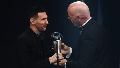 صورة ميسي يفوز بجائزة أفضل لاعب في العالم لـ 2022