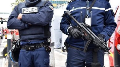 صورة توقيف رجل هدد بتفجير نفسه داخل قطار شرقي فرنسا